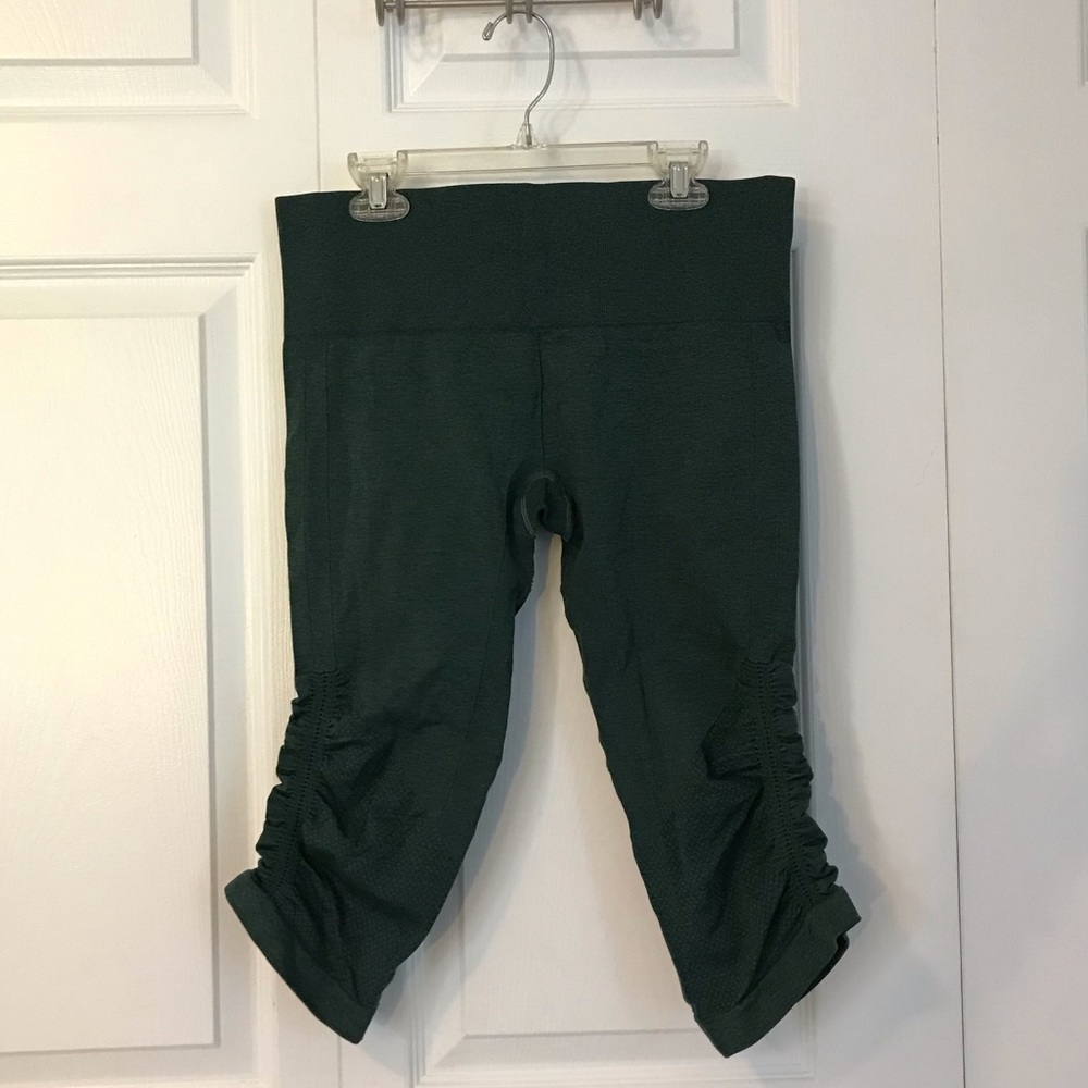 Size 6 Forrest Green Lululemon Crops